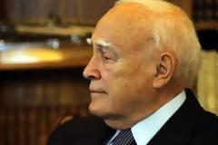 Αναγνώστης επιθυμεί την παραίτηση Παπούλια