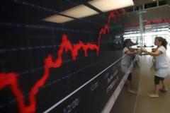 Σε ελεύθερη πτώση συνεχίζει το Χρηματιστήριο Αθηνών