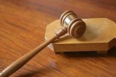 Οι εισαγγελείς είναι υποχρεωμένοι να εκδικάσουν όλες τις μηνύσεις, υποστηρίζει αναγνώστρια