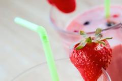 ΣΥΝΤΑΓΗ: Εύκολο και υγιεινό smoothie με καλοκαιρινά φρούτα