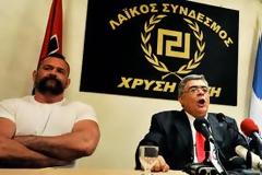 Αναγνώστρια σχολιάζει το «Εγέρθητι» της Χρυσής Αυγής προς τους δημοσιογράφους