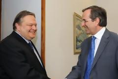 «Κυβέρνηση σωτηρίας χωρίς στελέχη του ΠΑΣΟΚ»