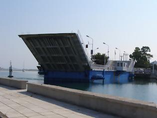 Φωτογραφία για Λευκάδα: Η πλωτή γέφυρα επαναλειτουργεί