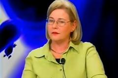 Και η σύζυγος Μιχαλολιάκου στη Βουλή!