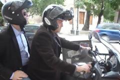 Η Χουριέτ αποκαλεί τον Τσίπρα: »Ο μοτοσικλετιστής χωρίς γραβάτα»