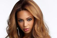 H Beyoncé κόβει μόνη της τα μαλλιά της
