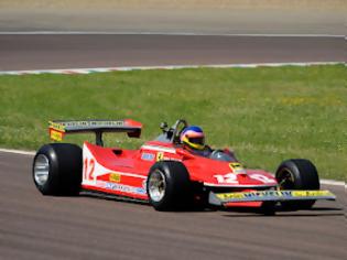 Φωτογραφία για O Jacques Villeneuve οδηγεί τη Ferrari του πατέρα του Gilles