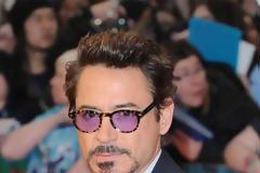 O Robert Downey Jr. συγκρίνει το γιο του με ένα κακό ραντεβού