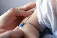 Δεν μας ενημερώνουν για το εμβόλιο κατά της μηνιγγίτιδας, επισημαίνει αναγνώστρια