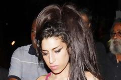 Σε δημοπρασία πορτρέτο της Amy Winehouse, ζωγραφισμένο με το αίμα της