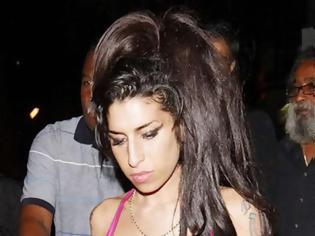 Φωτογραφία για Σε δημοπρασία πορτρέτο της Amy Winehouse, ζωγραφισμένο με το αίμα της