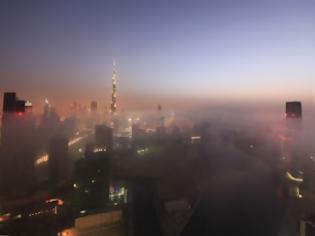 Φωτογραφία για Οι ουρανοξύστες του Dubai μέσα στην ομίχλη (pics)