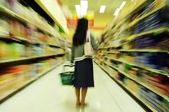 Σε πτωτική δίνη η καταναλωτική εμπιστοσύνη στην Ελλάδα