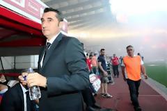 ΒΑΛΒΕΡΔΕ: ΑΦΙΕΡΩΜΕΝΟΣ ΣΤΟΝ ΚΟΣΜΟ Ο ΤΙΤΛΟΣ