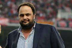 ΕΜΦΑΝΙΣΗ ΜΕ ΤΙΣ ΥΠΟΓΡΑΦΕΣ ΟΛΩΝ ΧΑΡΙΣΕ Ο ΒΑΛΒΕΡΔΕ ΣΤΟΝ ΜΑΡΙΝΑΚΗ *ΒΙΝΤΕΟ*