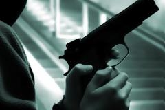3 ΡΟΥΜΑΝΟΙ ΟΙ ΕΝΟΠΛΟΙ ΛΗΣΤΕΣ ΣΕ ΤΟΥΛΑΧΙΣΤΟΝ 3 ΒΕΝΖΙΝΑΔΙΚΑ
