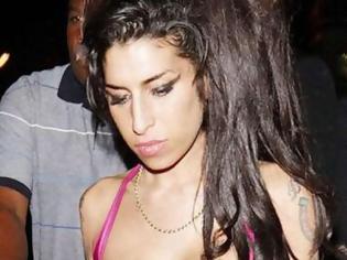Φωτογραφία για Πορτρέτο της Amy Winehouse με αίμα της σε δημοπρασία