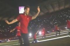 Το ανατριχιαστικό ζεϊμπέκικο στο Γεώργιος Καραϊσκάκης προς τιμή του Δημήτρη Μητροπάνου