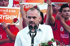 Αλβανία: «Καλός Πρόεδρος είναι αυτός που εξυπηρετεί τους Τσάμηδες»…