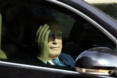 Το δίλημμα Παπούλια για τη Χρυσή Αυγή