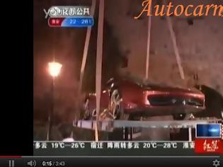 Φωτογραφία για Donuts με Ferrari 458 Italia στο Σινικό Τείχος προκαλεί την συντηρητική κοινωνία της Κίνας! (VID)