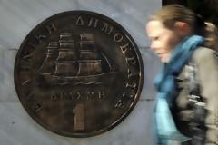Επιστροφή στη δραχμή; Τι σημαίνει για καταθέσεις και δάνεια
