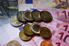 Μόλις 100 ευρώ στην τράπεζα έχει η πλειοψηφία των Ελλήνων...