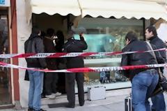 Αχαΐα: Παρίστανε τον πελάτη και προσπάθησε να ληστέψει κοσμηματοπωλείο