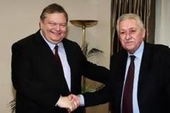Ο Ευ. Βενιζέλος θέλει κυβέρνηση μέχρι το 2015 και ο Φ. Κουβέλης μέχρι το 2014