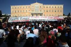Αναγνώστης μας παροτρύνει να γεμίσουμε ξανά την πλατεία Συντάγματος