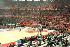 ΤΑ ΕΡΥΘΡΟΛΕΥΚΑ... ΚΑΡΑΒΑΝΙΑ ΣΤΑ FINAL4 *ΒΙΝΤΕΟ*