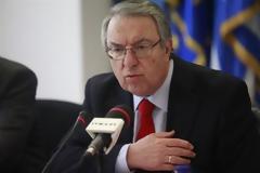 Για παράβαση καθήκοντος μηνύουν τον Γ.Μπαμπινιώτη οι ιδιωτικοί εκπαιδευτικοί