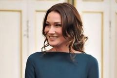 Επιστρέφει στη showbiz η Κάρλα Μπρούνι