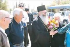 «Χρόνια σου πολλά επίσκοπέ μας» Εγκλωβισμένοι στις ελεύθερες περιοχές για ευχές στον Καρπασίας