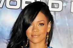 H Rihanna εγκαταλείπει τον Chris Brown
