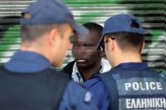 Σύλληψη αφρικανών λαθρομεταναστών για διακίνηση πλαστών εγγράφων στην περιοχή της Κυψέλης.