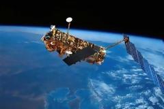 Τεράστιος νεκρός δορυφόρος θα παραμείνει σε τροχιά για 150 χρόνια