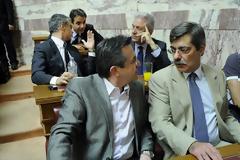 Το πηγαδάκι Χρύσανθου- Νικολόπουλου και το... φιλελεύθερο φόντο (ΦΩΤΟ)