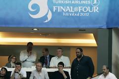 ΑΠΟΘΕΩΘΗΚΕ ΣΤΟ «ΣΙΝΑΝ ΕΡΝΤΕΜ» Ο ΜΑΡΙΝΑΚΗΣ ΑΠΟ ΤΟΥΣ ΟΠΑΔΟΥΣ ΤΟΥ ΘΡΥΛΟΥ