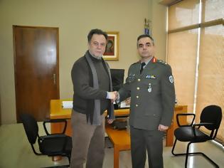 Φωτογραφία για Επίσκεψη του Διοικητή της 61ΜΕ στο Δημαρχείο Φαρσάλων