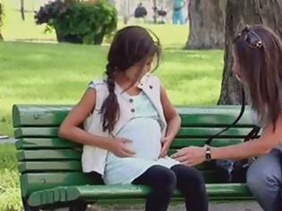 Φωτογραφία για Μία γυναίκα βλέπει αυτή την 11χρονη έγκυο στο πάρκο... [video]