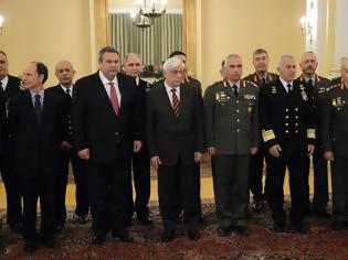 Φωτογραφία για Ο ΥΕΘΑ Πάνος Καμμένος και η Ηγεσία των Ενόπλων Δυνάμεων στον Πρόεδρο της Δημοκρατίας Προκόπη Παυλόπουλο