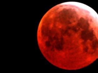 Φωτογραφία για Καρέ- καρέ το ματωμένο φεγγάρι του Σαββάτου - Η εντυπωσιακή έκλειψη