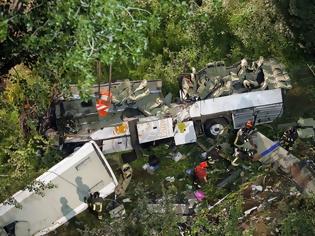 Φωτογραφία για 21 νεκροί και 3 τραυματίες από «βουτιά» λεωφορείου σε ποταμό