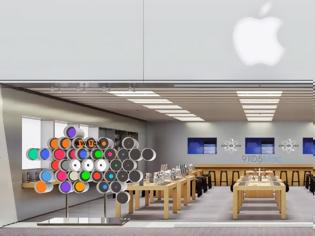 Φωτογραφία για Η Apple διακοσμεί τις βιτρίνες της για το Apple Watch