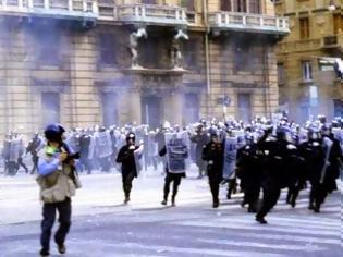 Φωτογραφία για Η Ιταλία καταδικάστηκε για βασανιστήρια εις βάρος διαδηλωτών στη Γένοβα το 2001