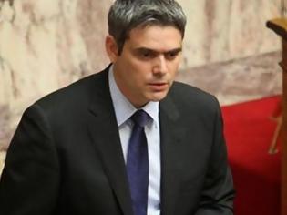 Φωτογραφία για ΝΔ: Την ώρα που ο Πανούσης γράφει άρθρα οι κουκουλοφόροι κάνουν βανδαλισμούς