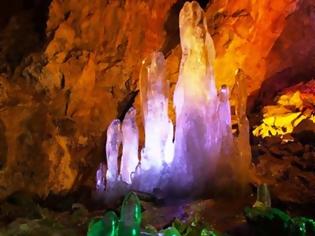 Φωτογραφία για Εντυπωσιακό σπήλαιο στη Ρωσία