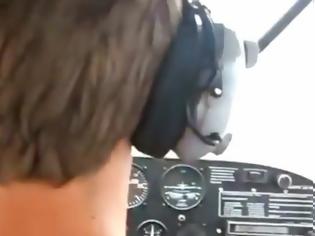 Φωτογραφία για Θα σας κοπεί η ανάσα - Πιλότος λιποθυμάει εν ώρα πτήσης! Πως όμως αντέδρασε ο συνεπιβάτης;  [video]