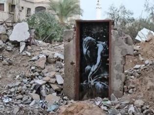 Φωτογραφία για Κατασχέθηκε η… πόρτα που φιλοτέχνησε ο Μπάνκσι στη Γάζα